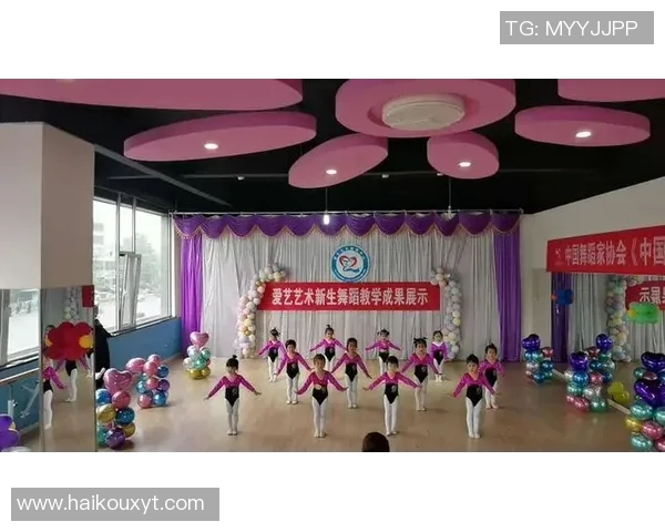 儿童足球比赛精彩纷呈小小球员展现无限潜力与团队精神 儿童足球比赛精彩纷呈小小球员展现无限潜力与团队精神